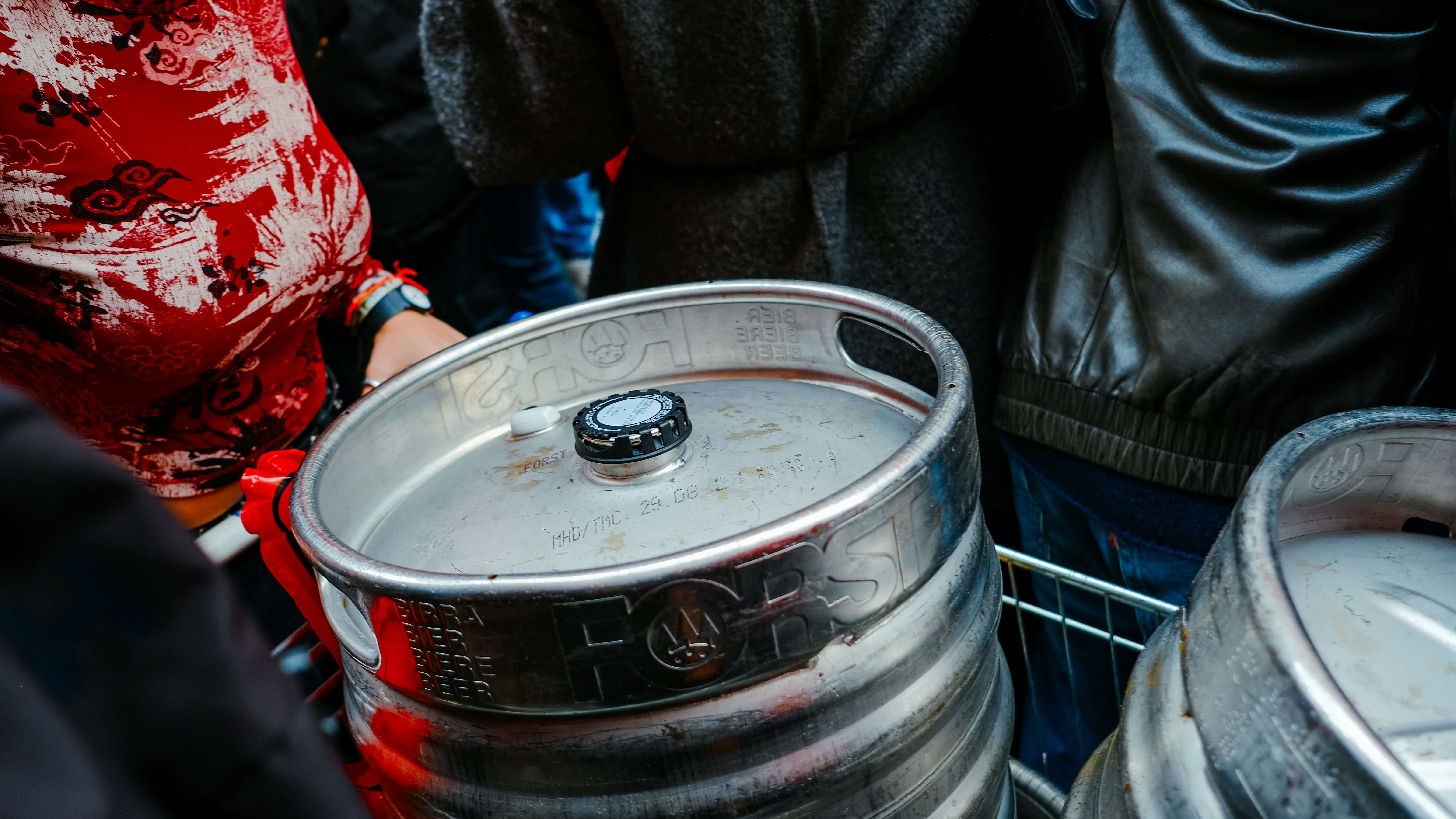 Are beer kegs pressurized ?