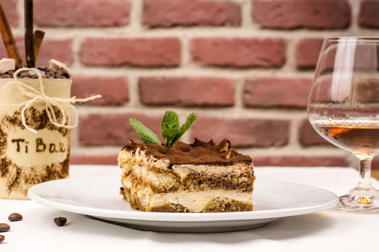 Recipe for a Christmas log in the style of a beer-glazed tiramisu
