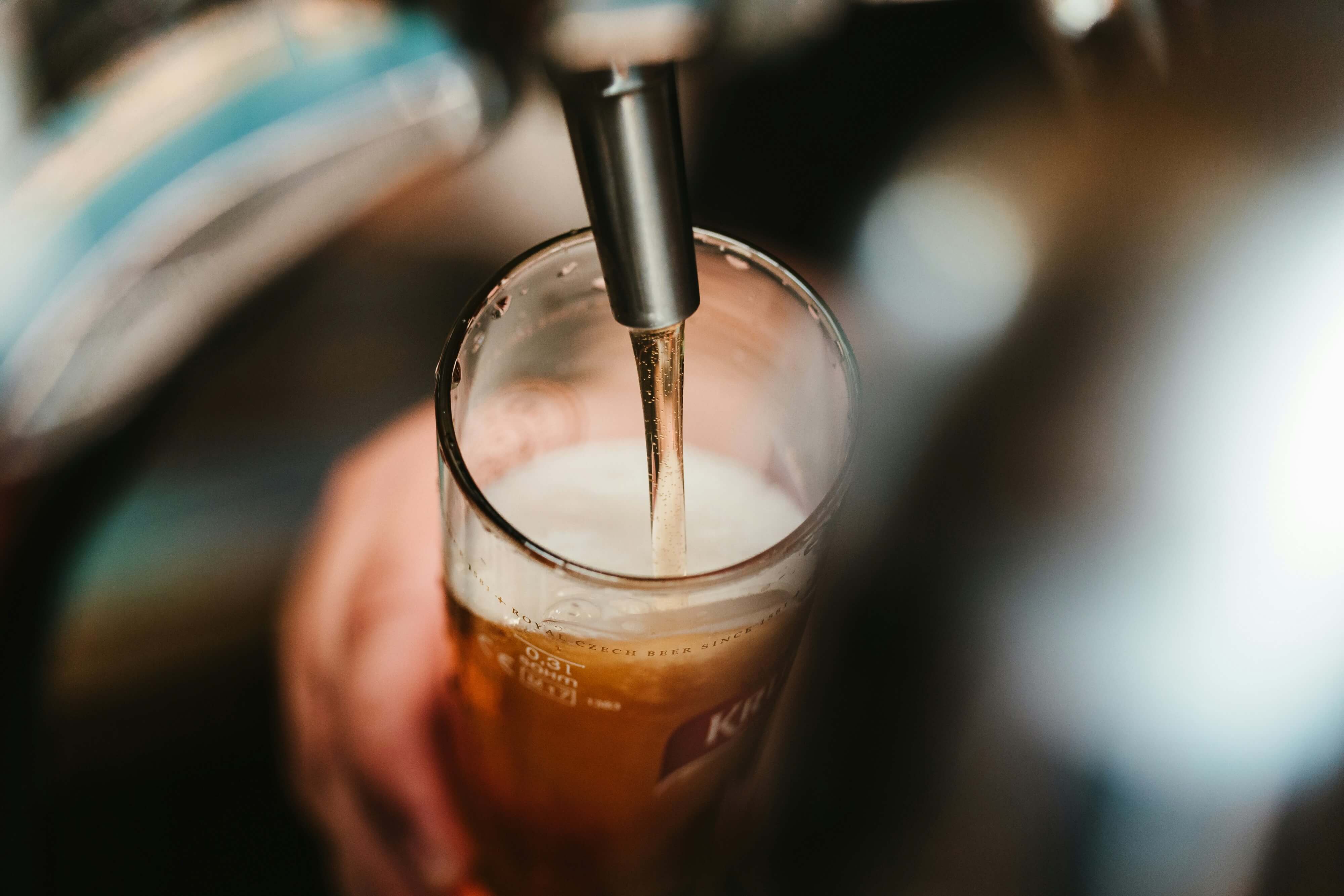 Il bicchiere migliore per servire una birra alla spina
