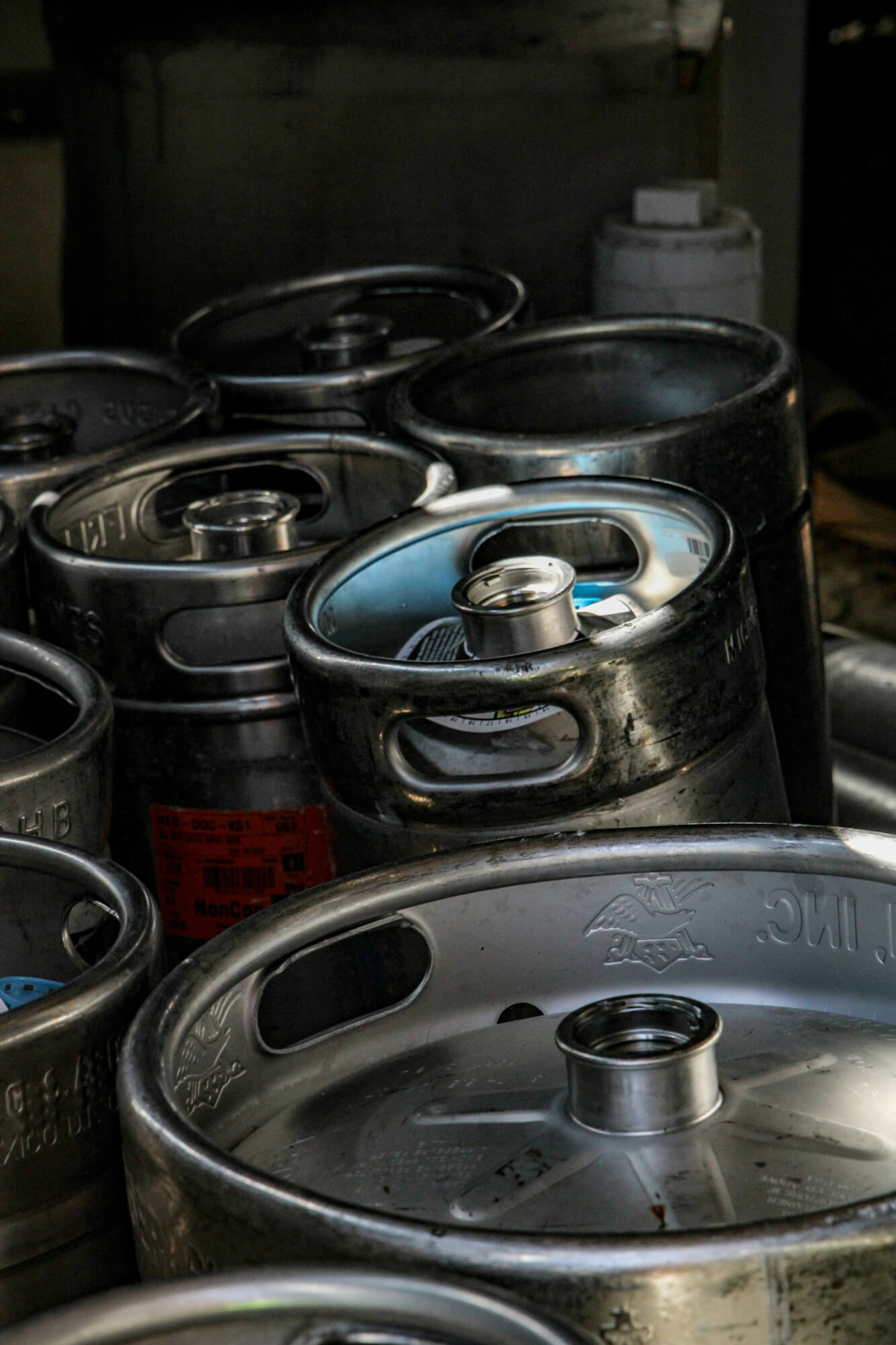 How much do beer kegs weigh ?