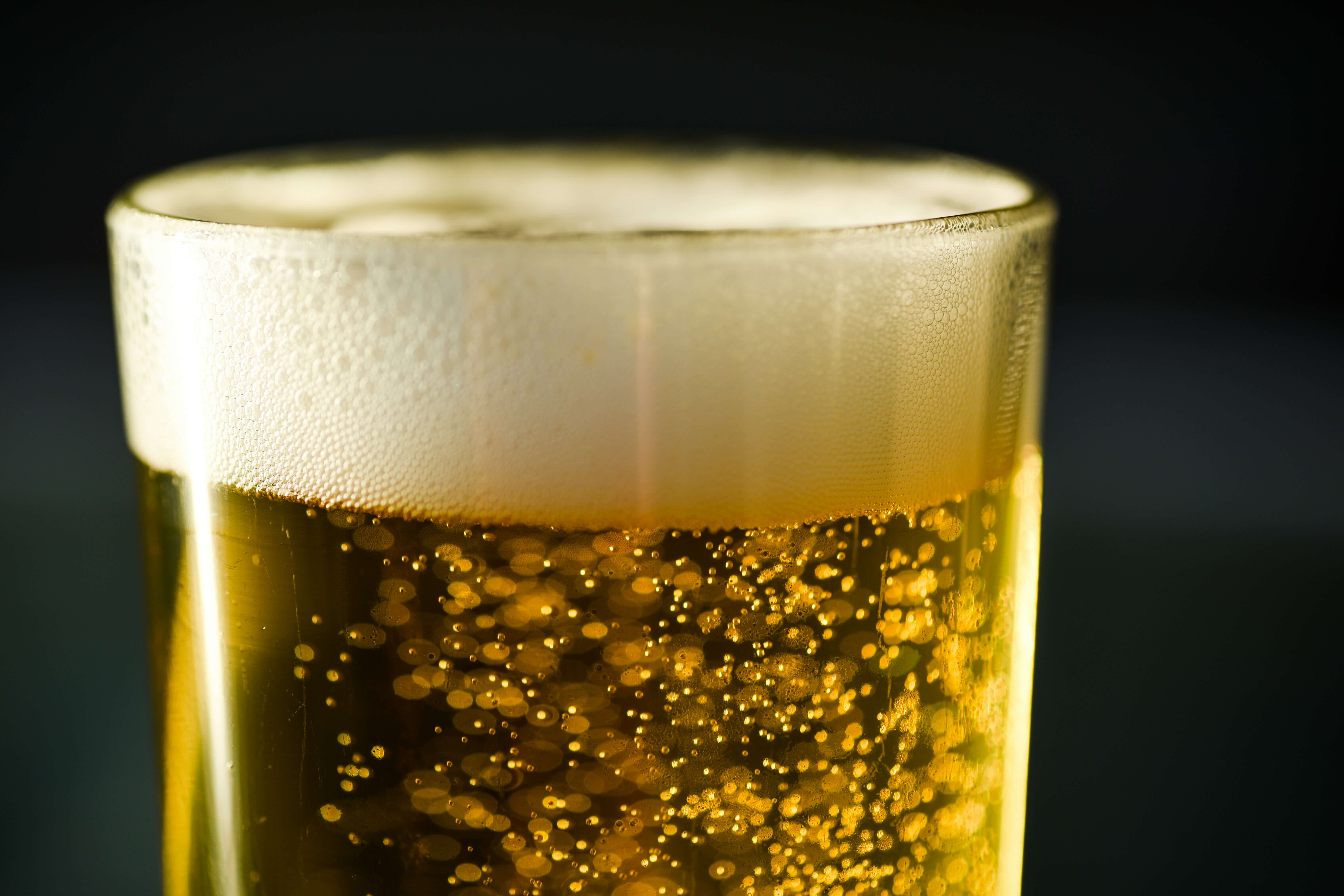 Perché la birra fa ingrassare la pancia?