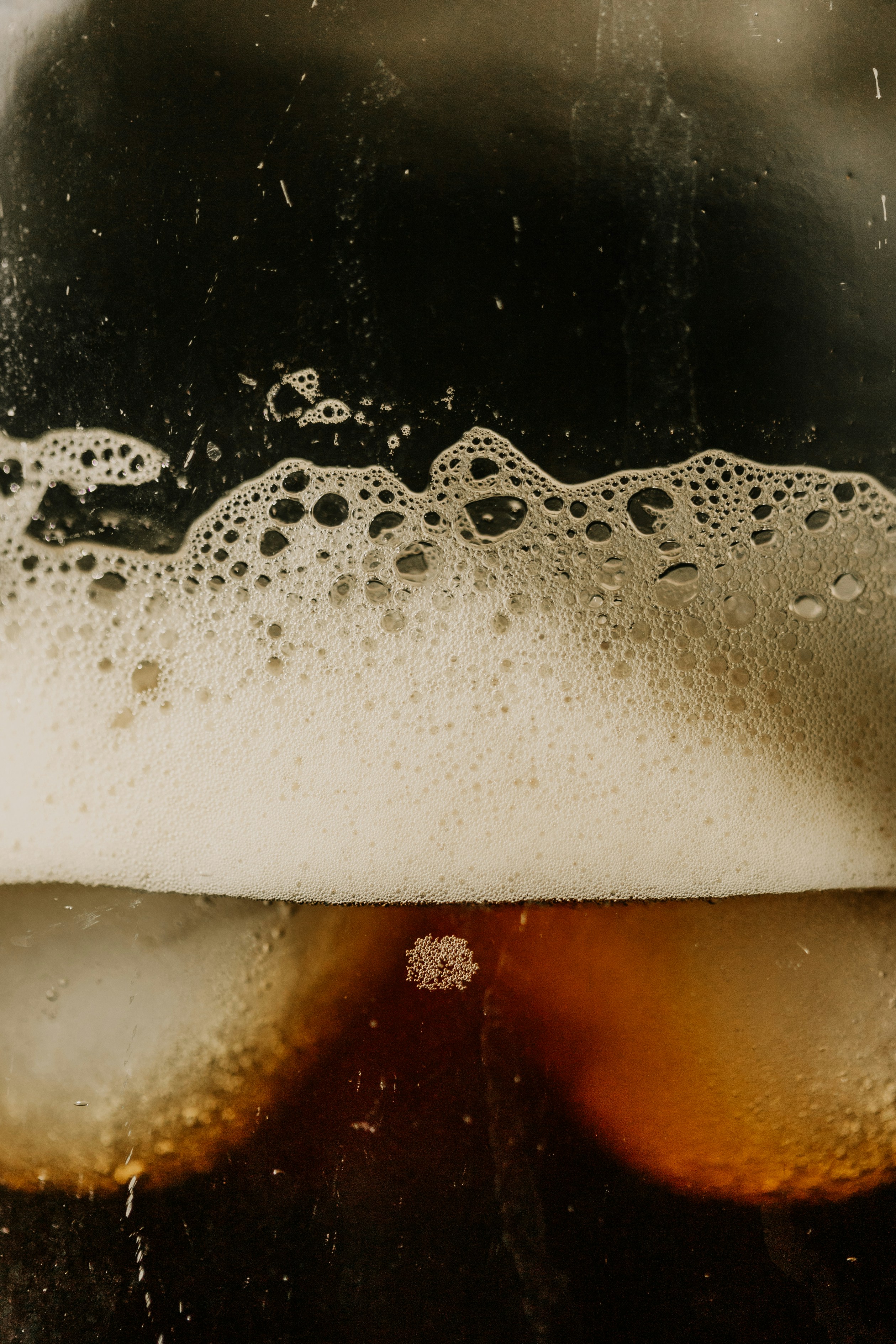 Perché la birra fa schiuma?