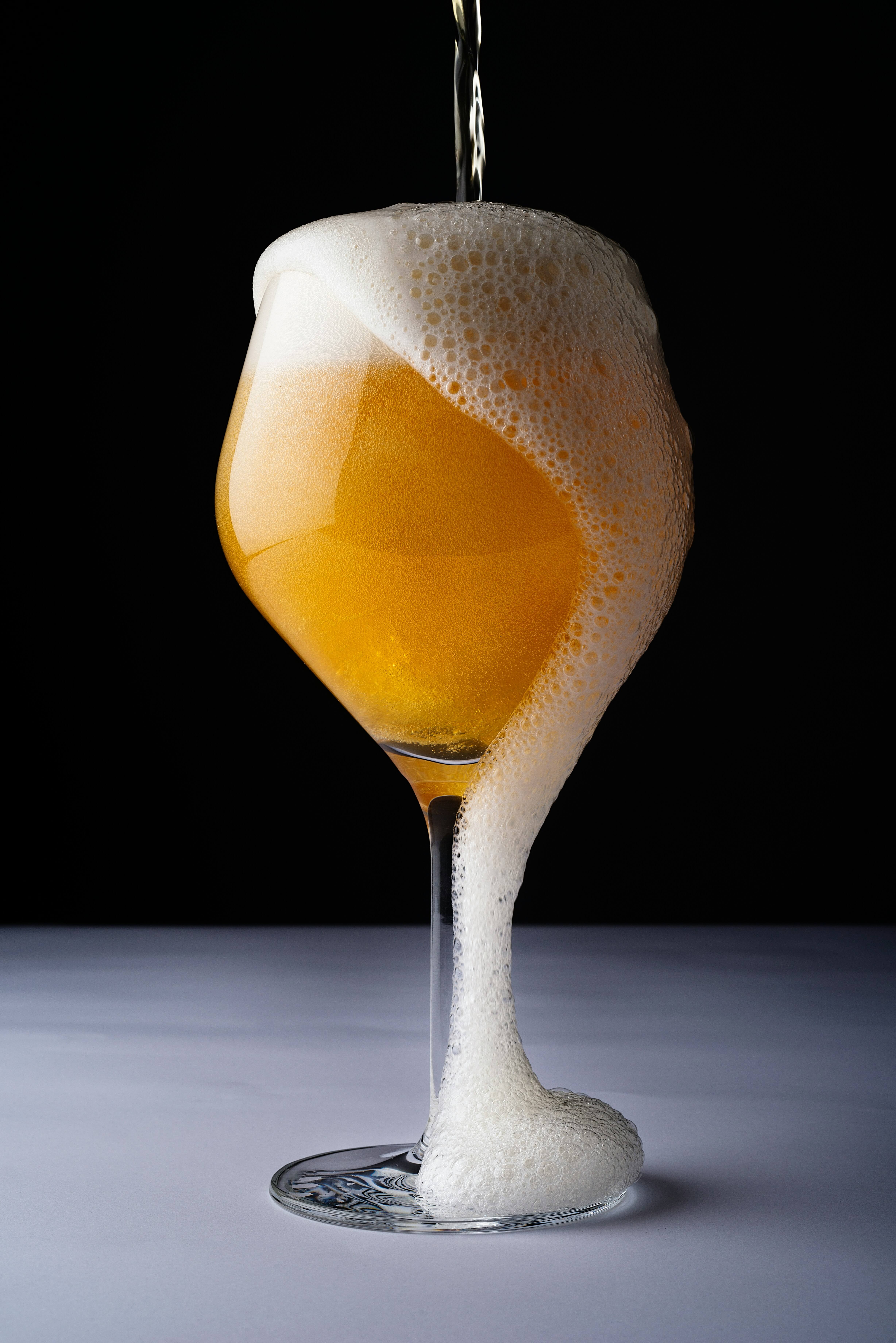 ¿Por qué hace espuma la cerveza?