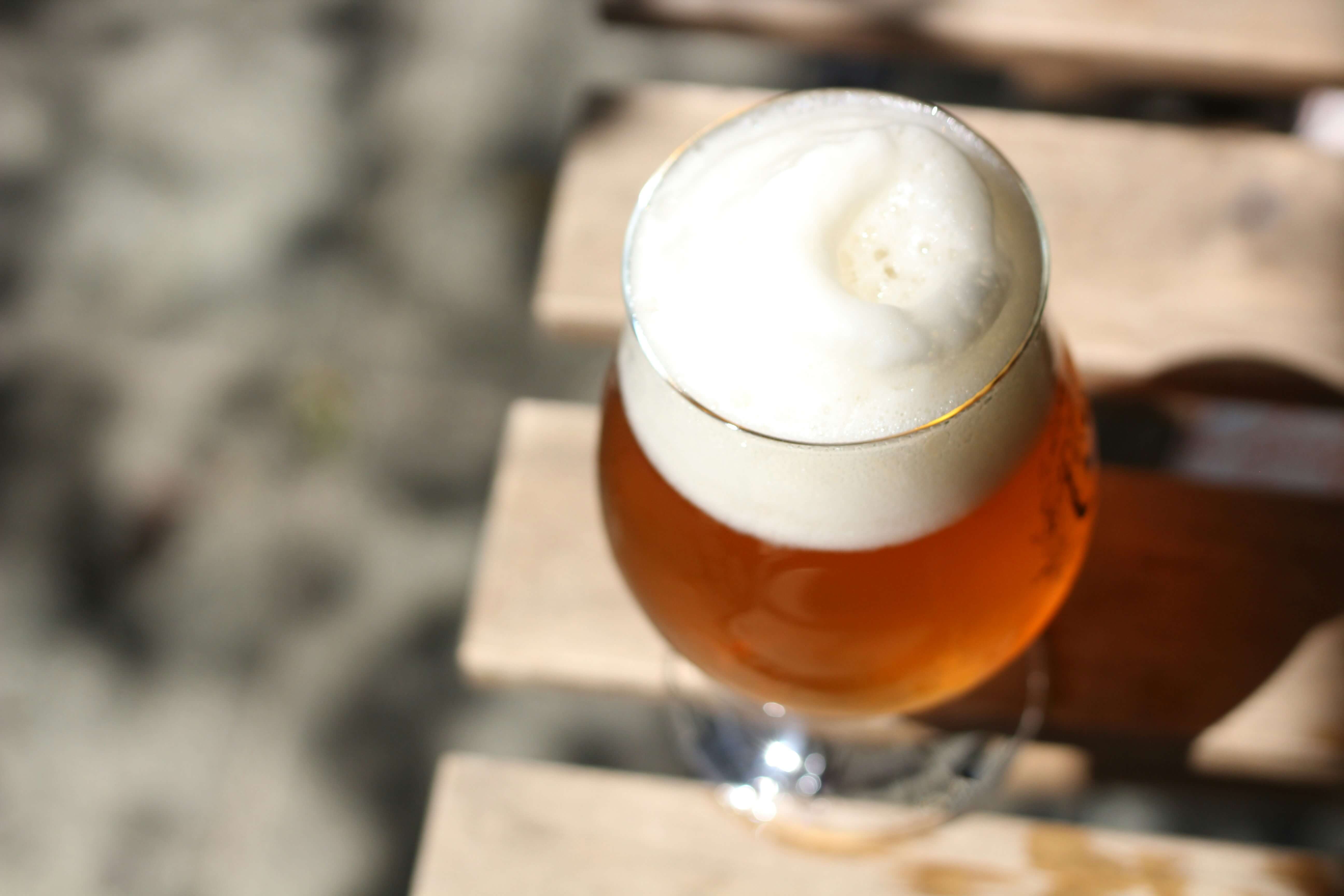 Pourquoi la bière mousse-t-elle ?