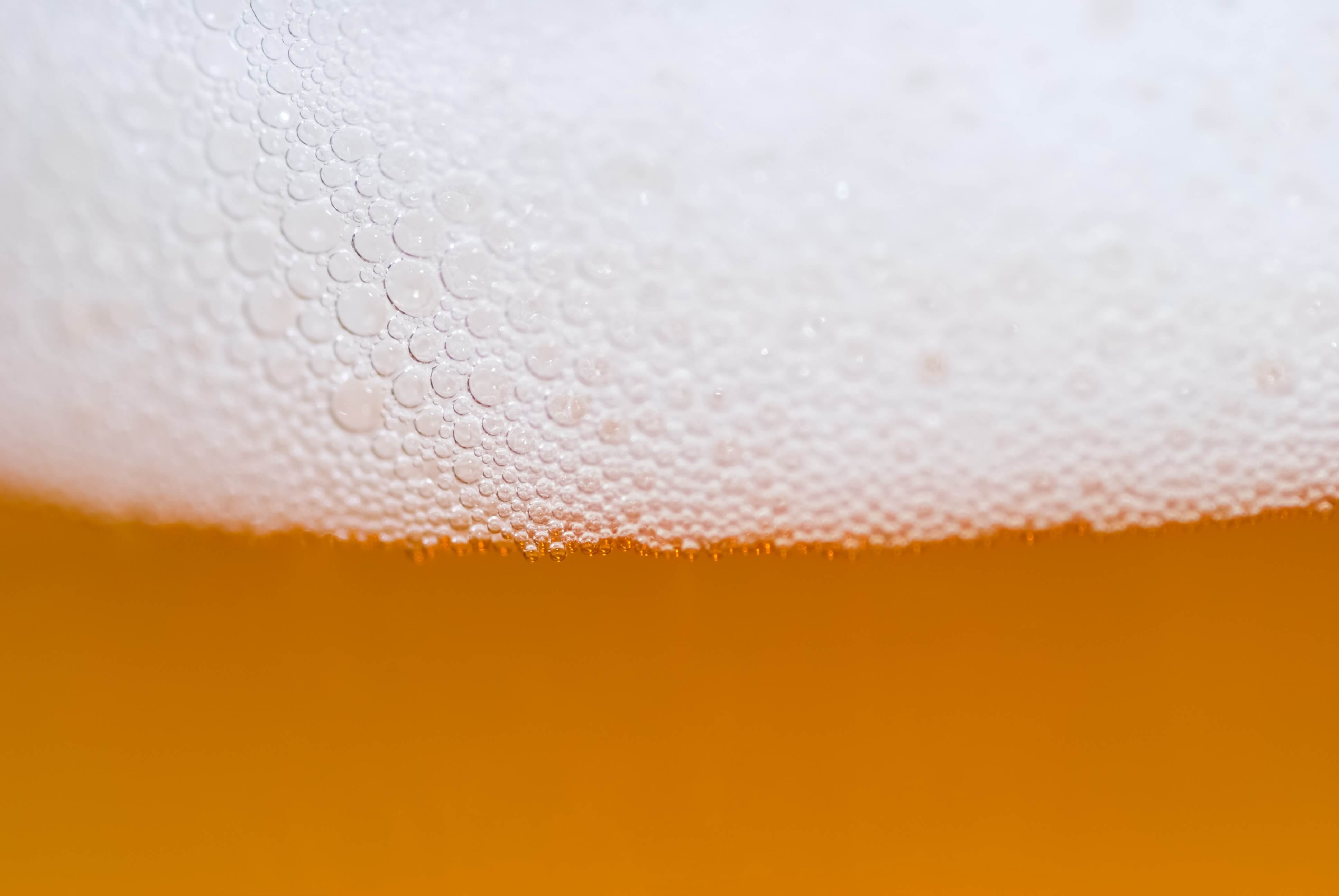 How can you preserve the foam on your beer ?