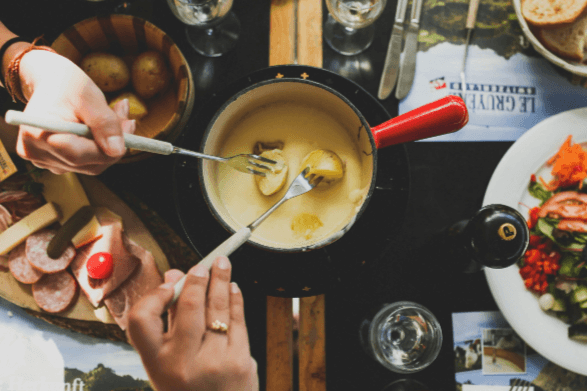 Recette de la fondue au fromage et à la bière