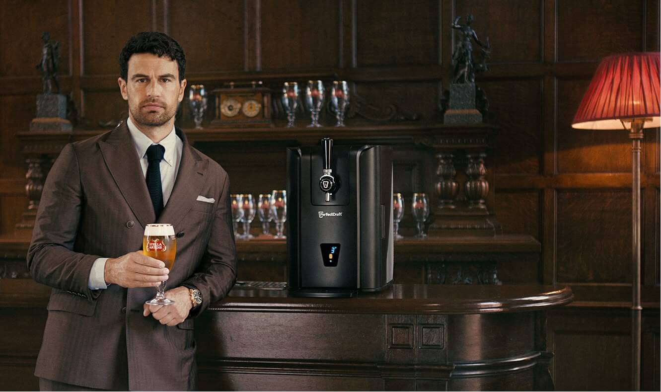 A gentleman serving a Stella Artois